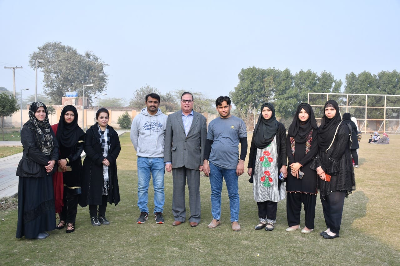 UEWS school, campus and community programme photograph